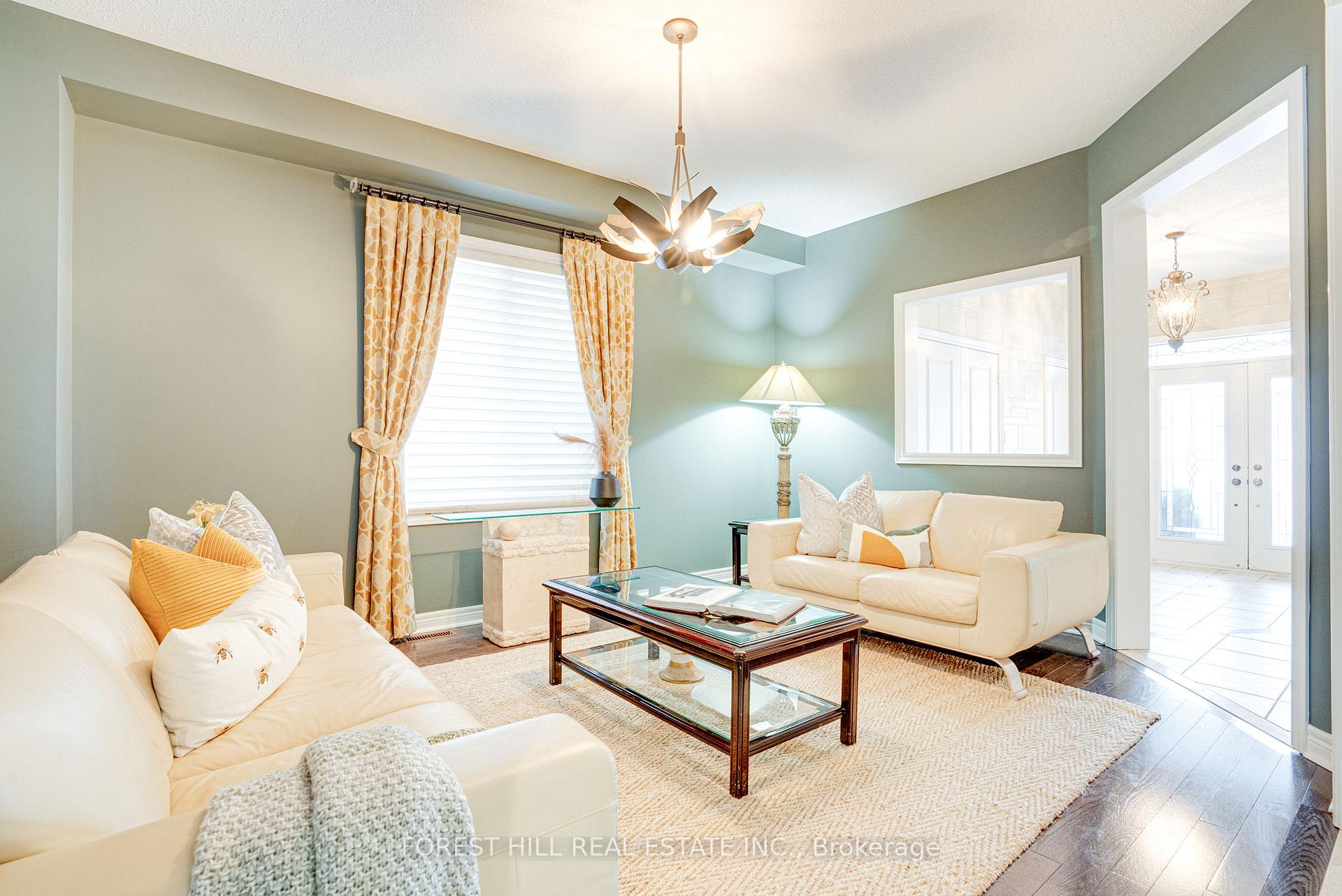 Photo 4 of 264 Thornhill Woods Drive, Vaughan, Patterson — HOMEH