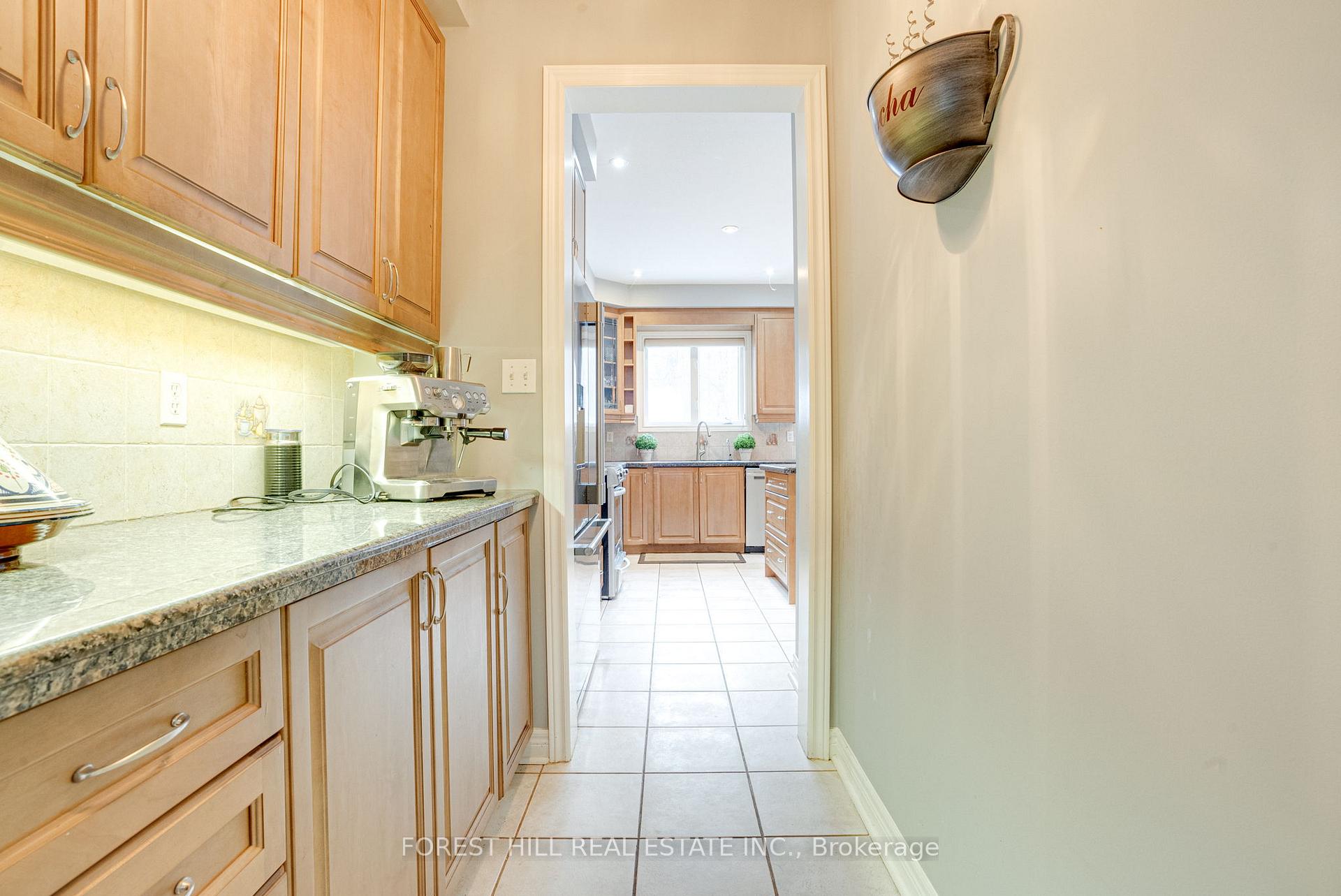 Photo 8 of 264 Thornhill Woods Drive, Vaughan, Patterson — HOMEH