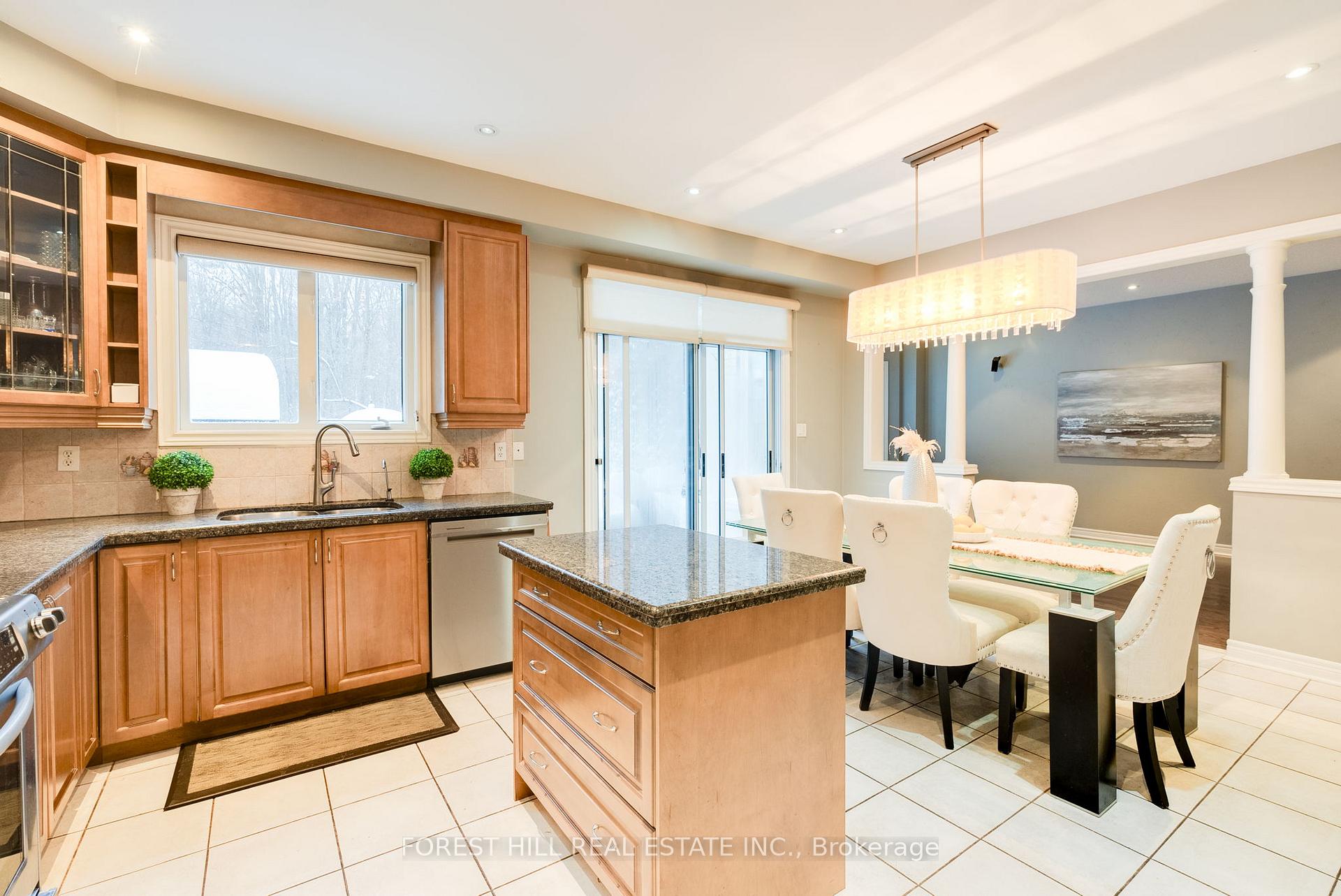 Photo 9 of 264 Thornhill Woods Drive, Vaughan, Patterson — HOMEH