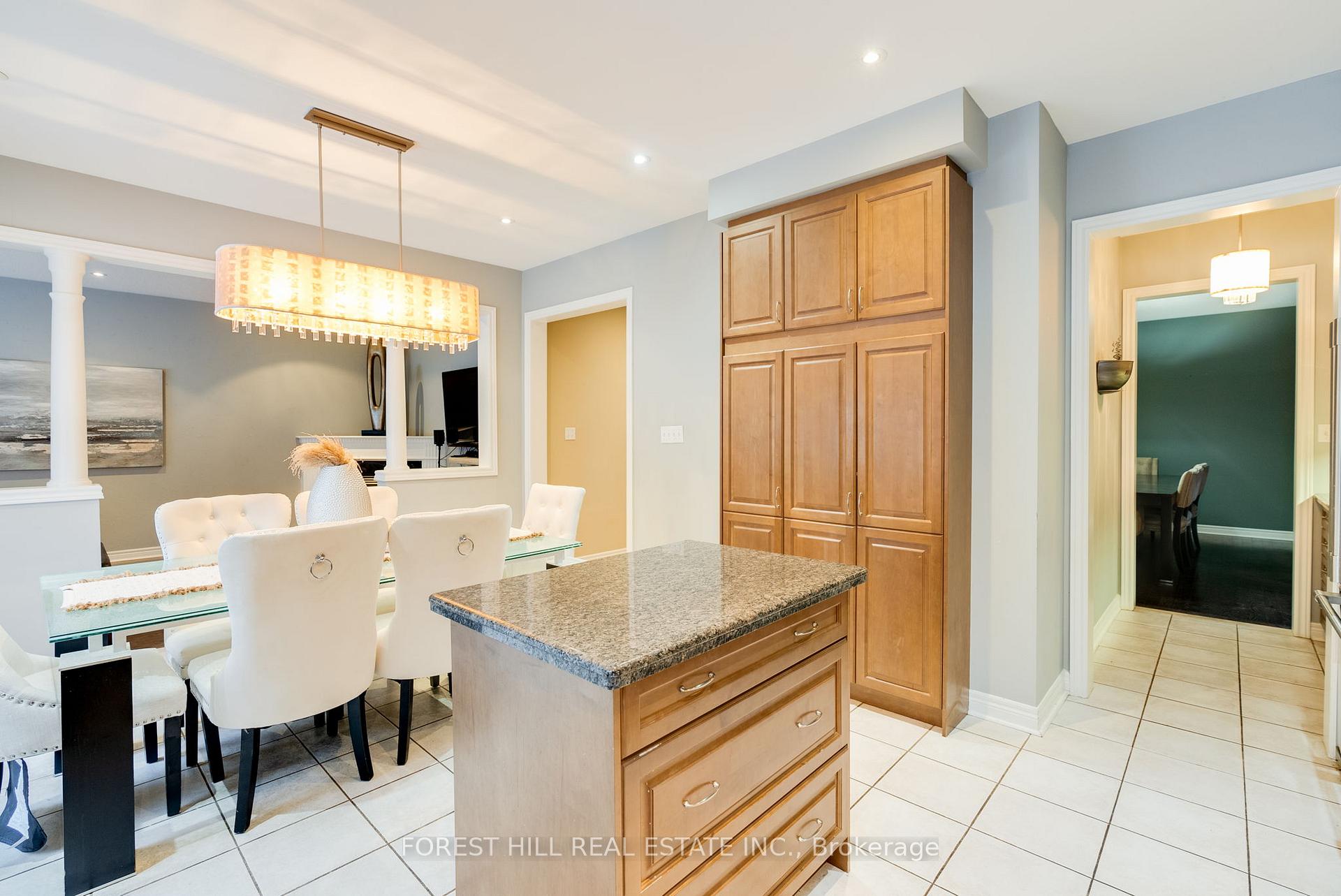 Photo 10 of 264 Thornhill Woods Drive, Vaughan, Patterson — HOMEH