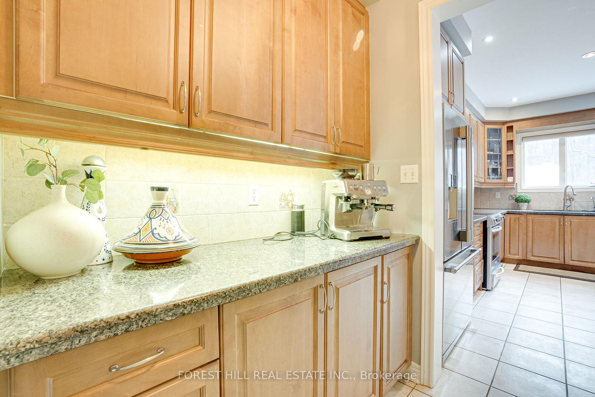 Photo 11 of 264 Thornhill Woods Drive, Vaughan, Patterson — HOMEH