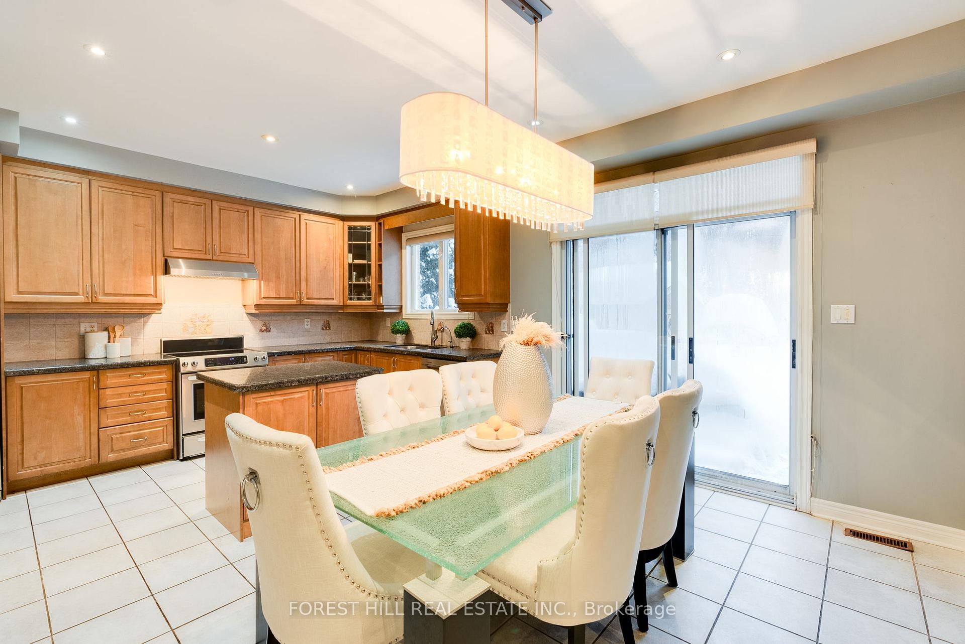 Photo 14 of 264 Thornhill Woods Drive, Vaughan, Patterson — HOMEH