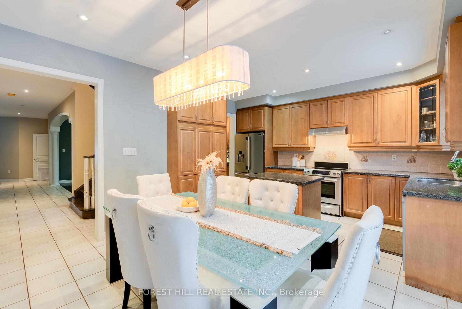 Photo 15 of 264 Thornhill Woods Drive, Vaughan, Patterson — HOMEH