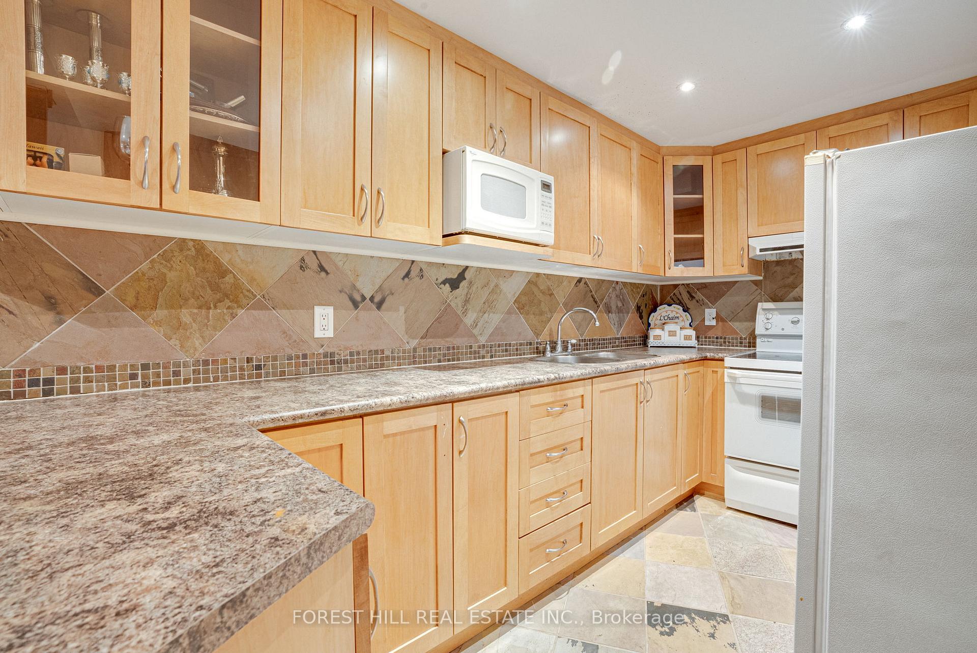 Photo 39 of 264 Thornhill Woods Drive, Vaughan, Patterson — HOMEH