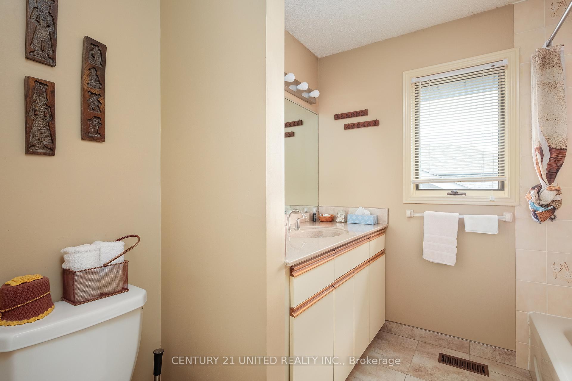 Photo 25 of 1890 Cherryhill Road, Peterborough, Monaghan Ward 2 — HOMEH