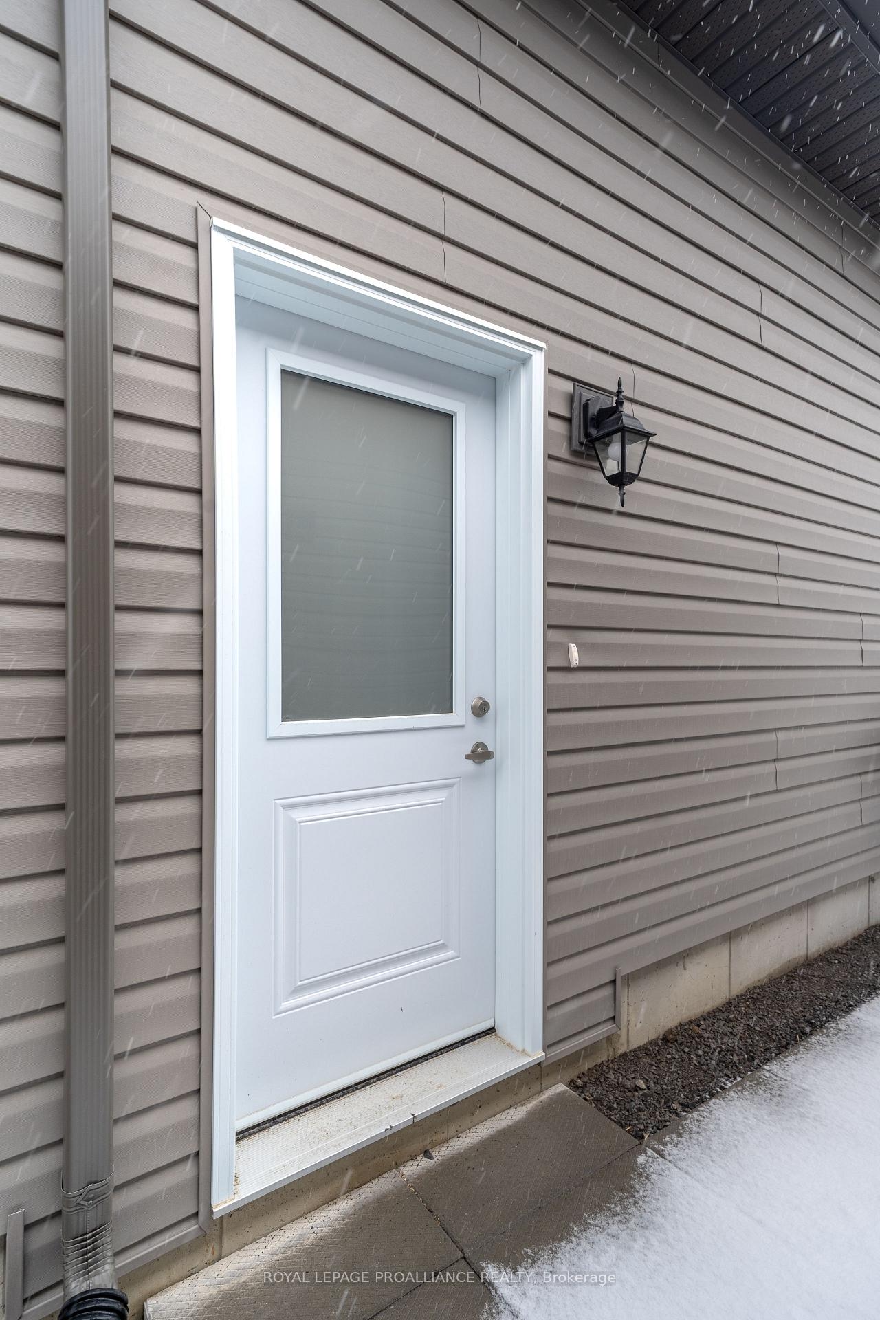 Photo 3 of Unit B, 157 Sienna Avenue, Belleville, Belleville Ward — HOMEH