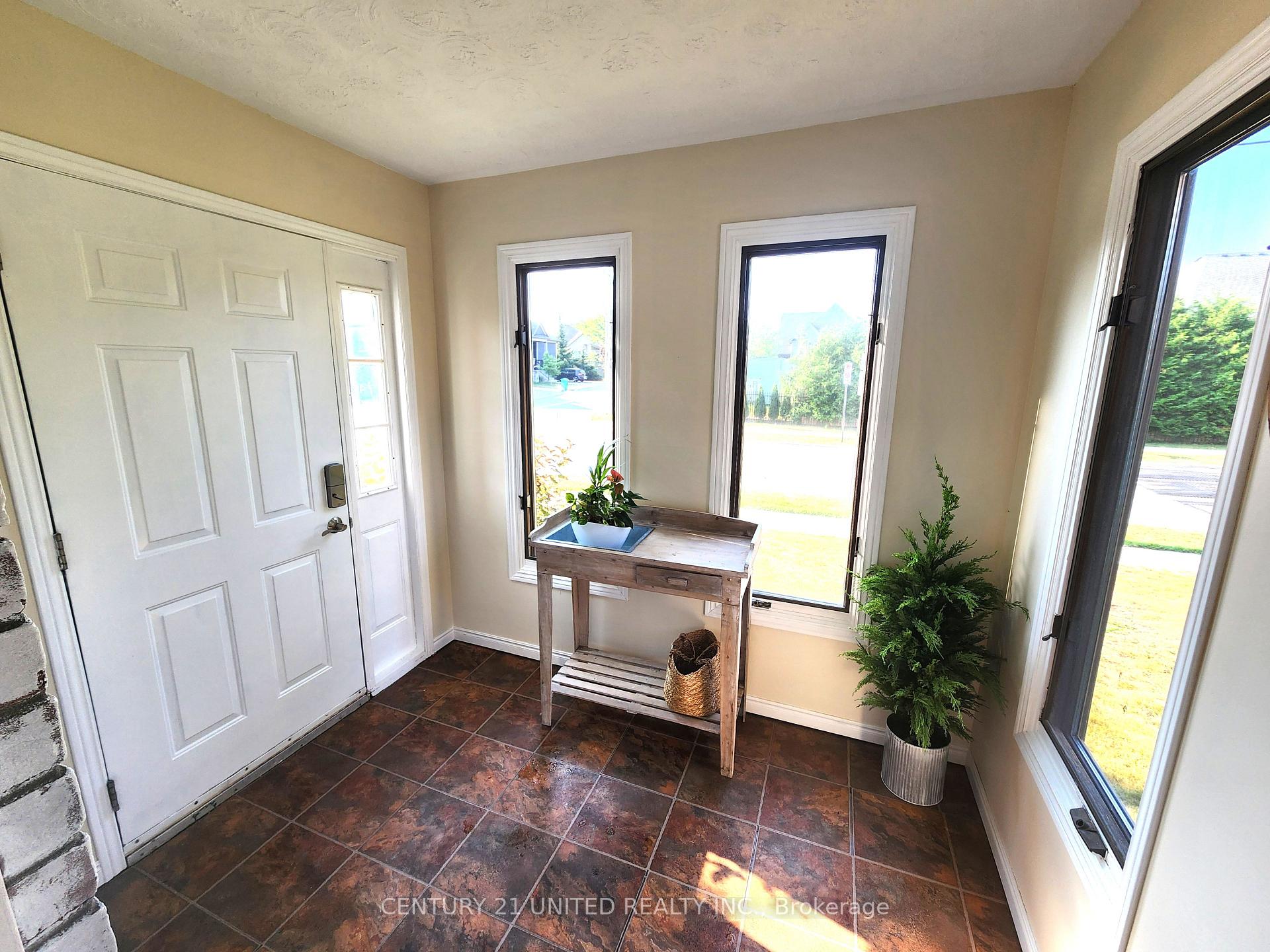 Photo 6 of 96 Montgomery Street, Peterborough, Otonabee Ward 1 — HOMEH
