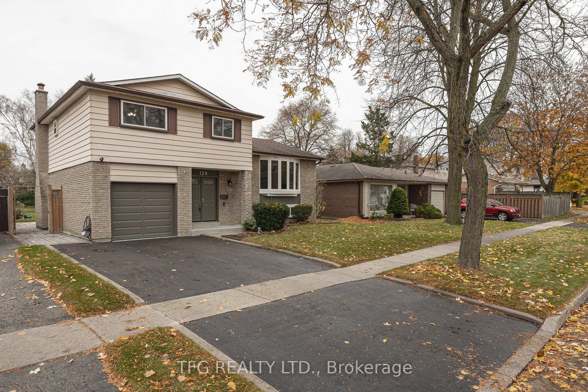 Photo 2 of 129 Bell Drive, Whitby, Lynde Creek — HOMEH