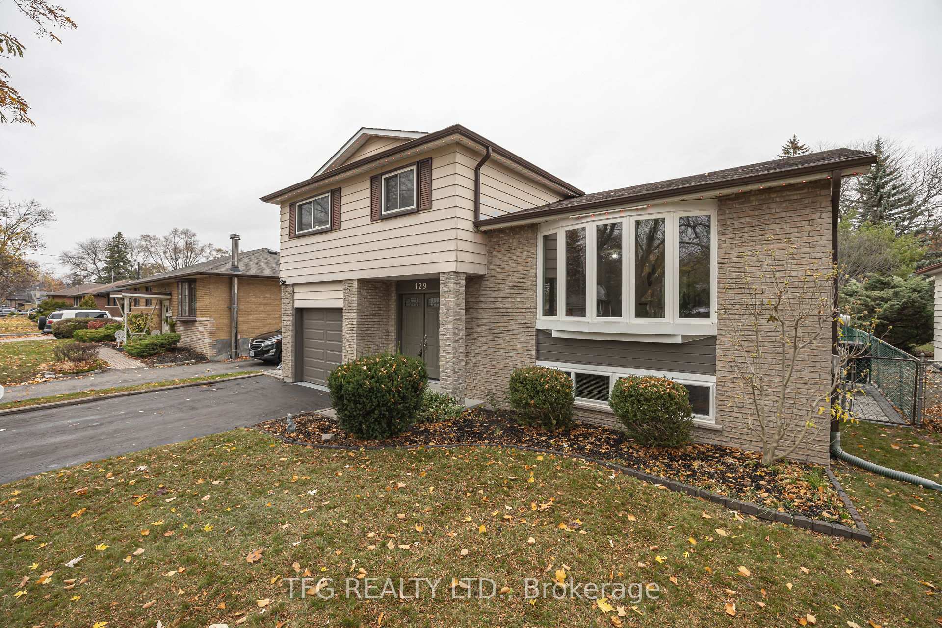 Photo 3 of 129 Bell Drive, Whitby, Lynde Creek — HOMEH
