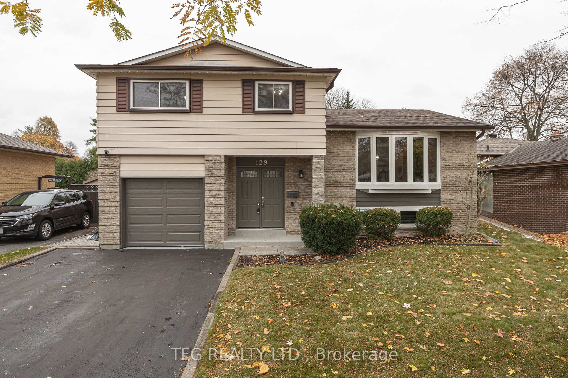 Photo 4 of 129 Bell Drive, Whitby, Lynde Creek — HOMEH