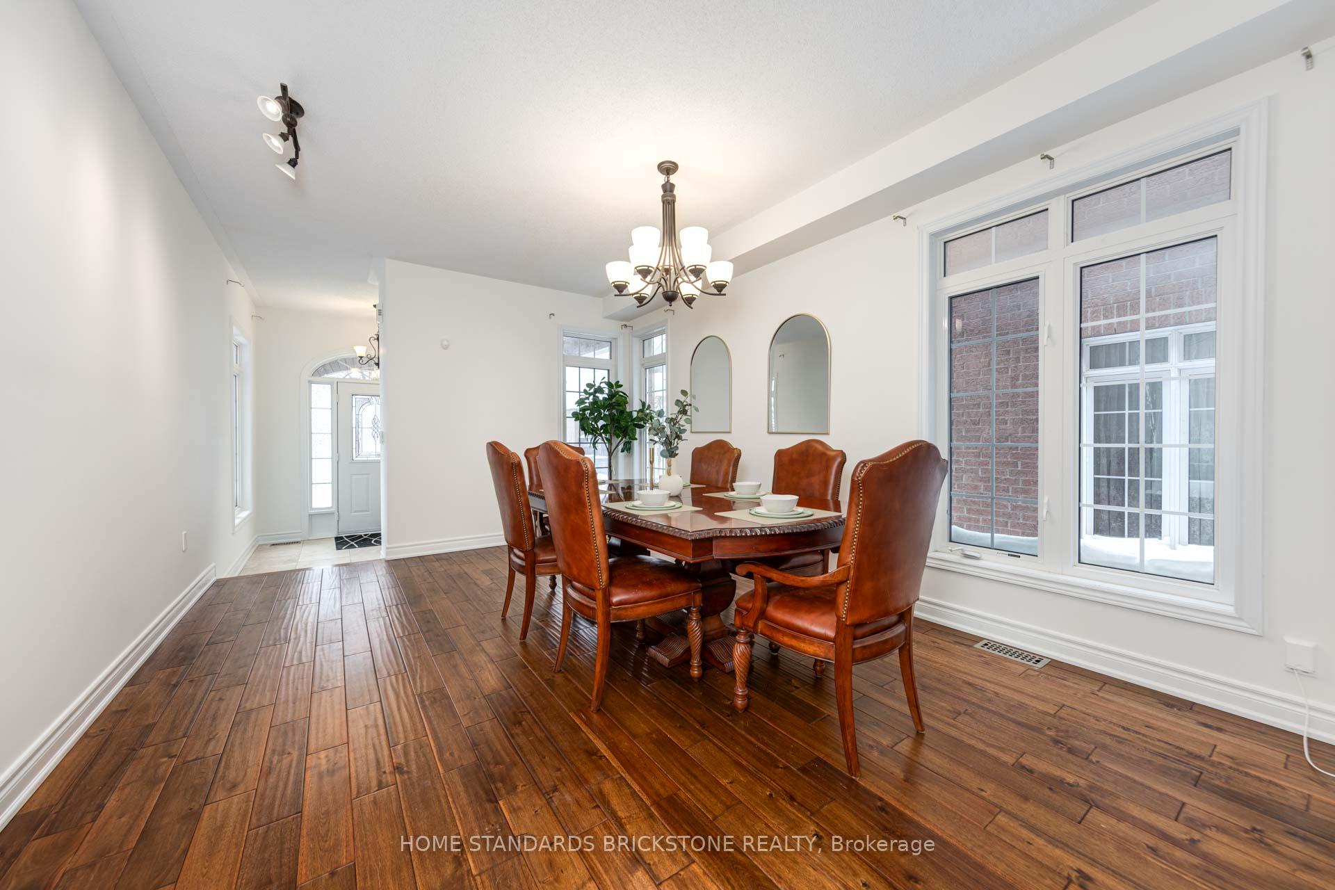 Photo 3 of 105 Mintwood Road, Vaughan, Patterson — HOMEH
