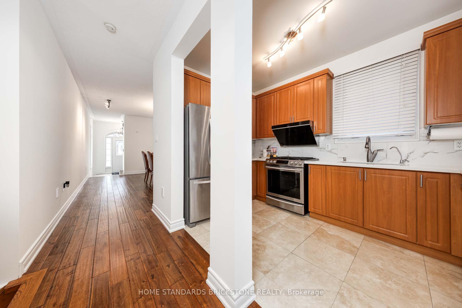 Photo 5 of 105 Mintwood Road, Vaughan, Patterson — HOMEH