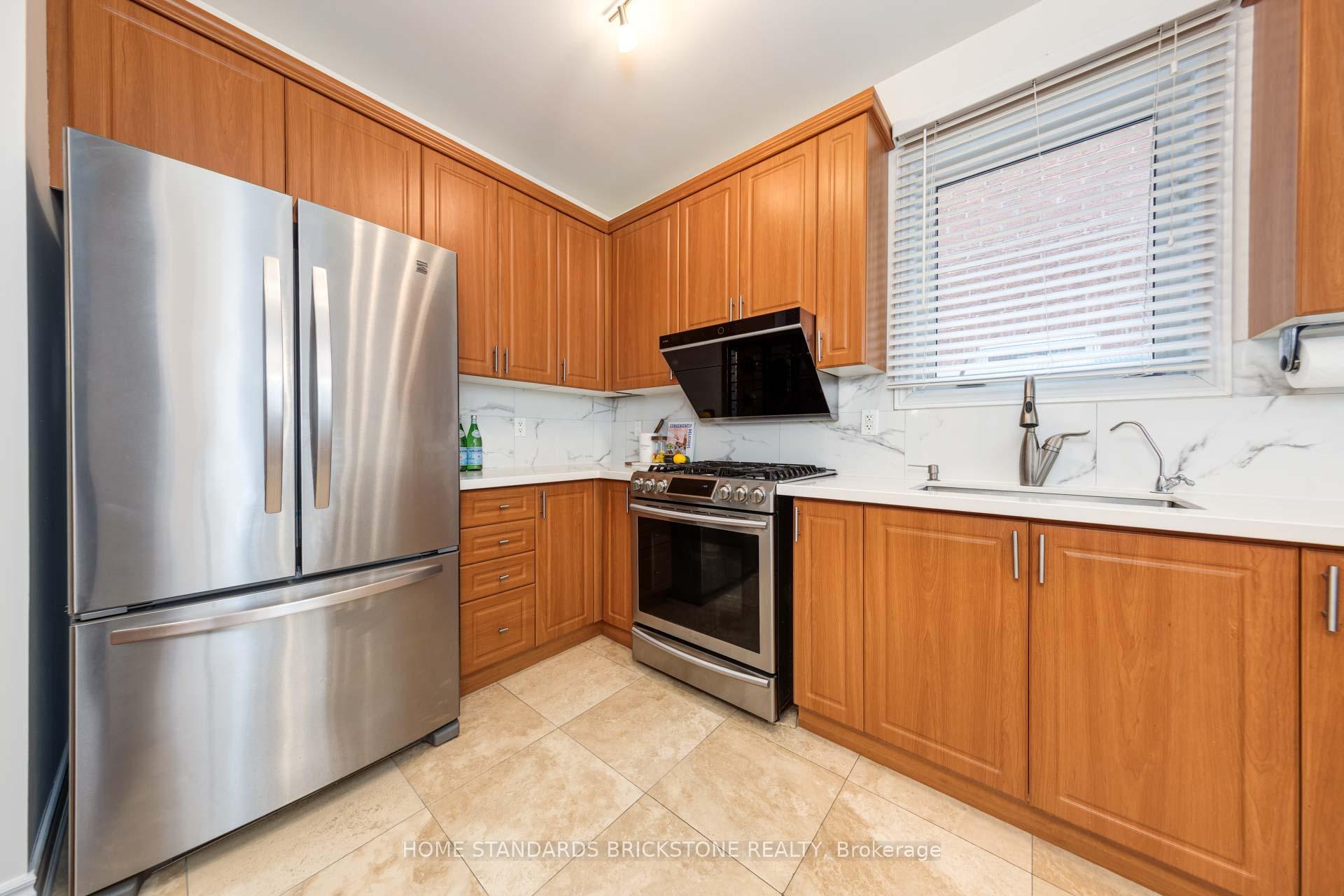 Photo 6 of 105 Mintwood Road, Vaughan, Patterson — HOMEH