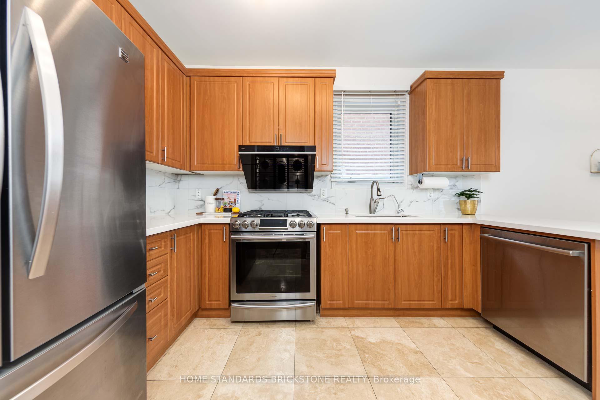 Photo 7 of 105 Mintwood Road, Vaughan, Patterson — HOMEH