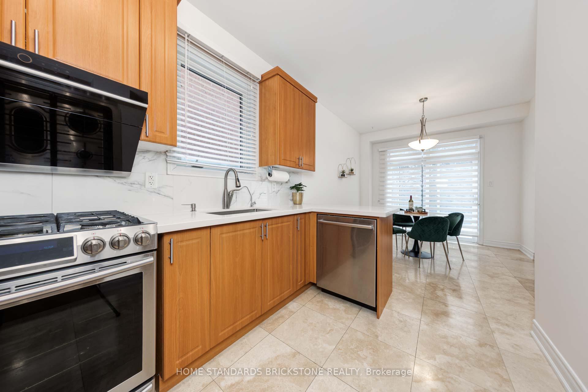 Photo 8 of 105 Mintwood Road, Vaughan, Patterson — HOMEH