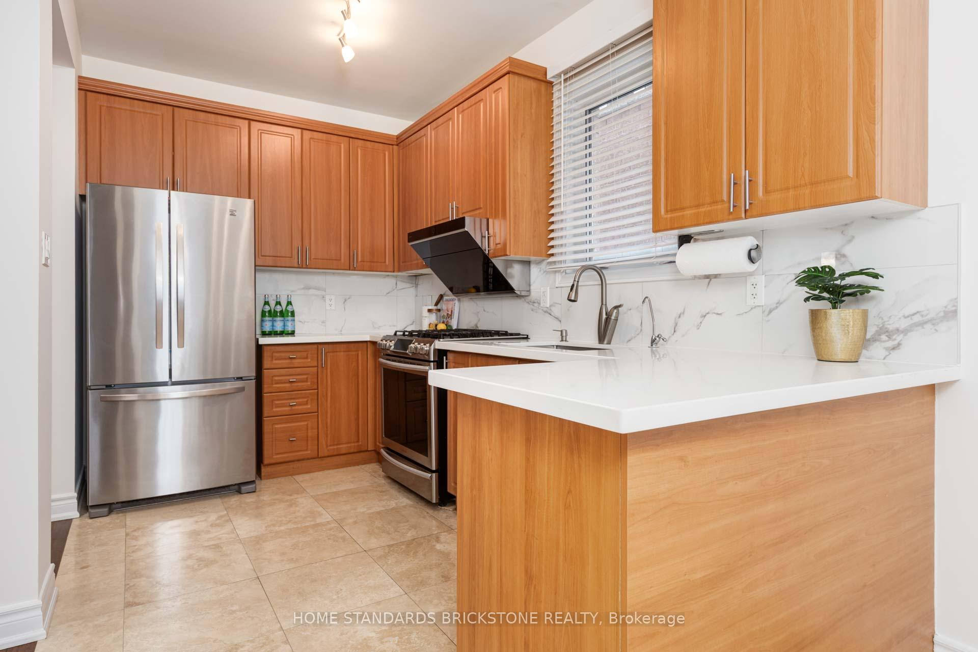 Photo 9 of 105 Mintwood Road, Vaughan, Patterson — HOMEH