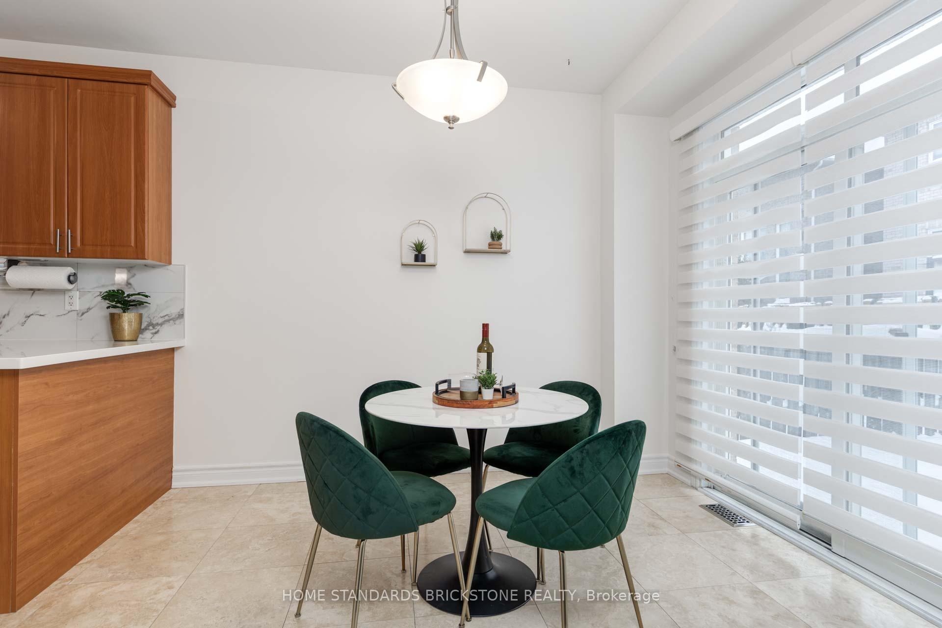 Photo 10 of 105 Mintwood Road, Vaughan, Patterson — HOMEH