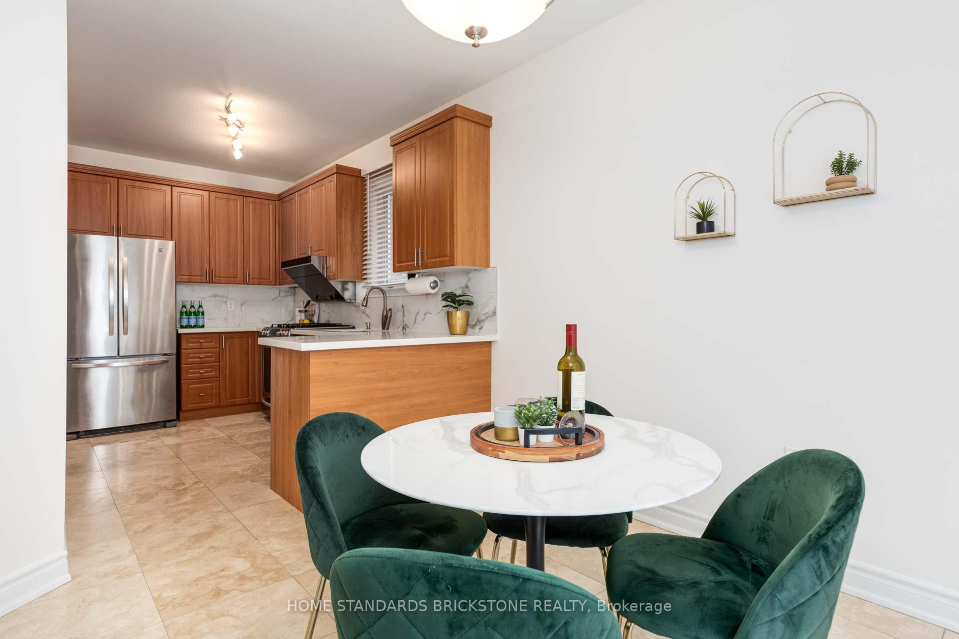 Photo 11 of 105 Mintwood Road, Vaughan, Patterson — HOMEH