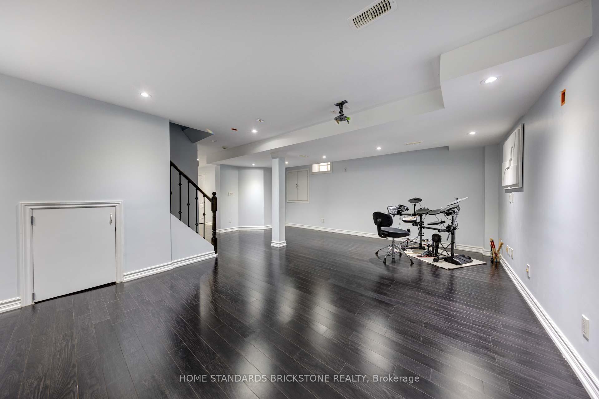 Photo 37 of 105 Mintwood Road, Vaughan, Patterson — HOMEH