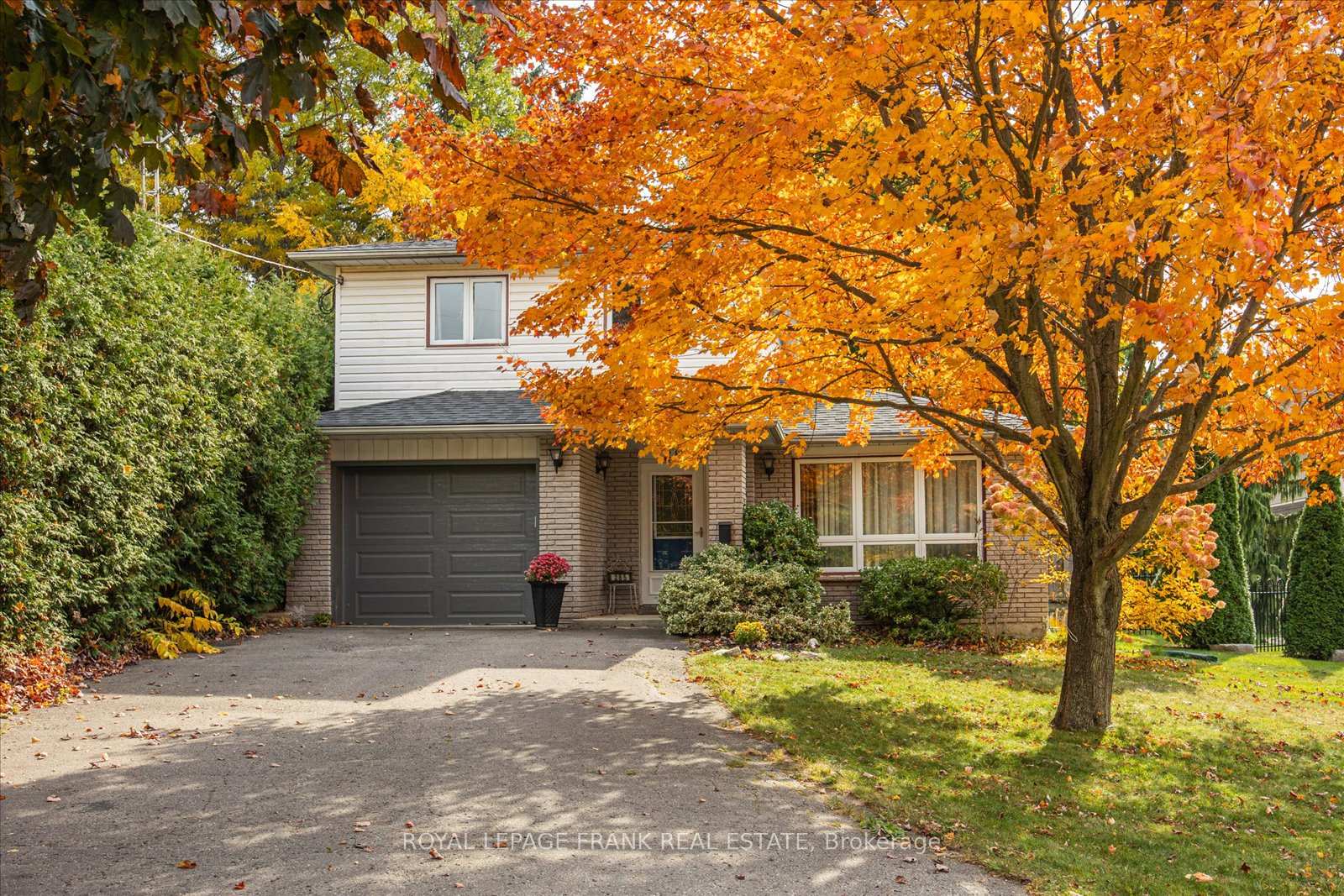 Photo 2 of 285 Cedar Valley Boulevard, Oshawa, Samac — HOMEH
