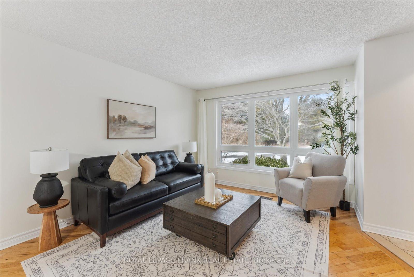 Photo 7 of 285 Cedar Valley Boulevard, Oshawa, Samac — HOMEH
