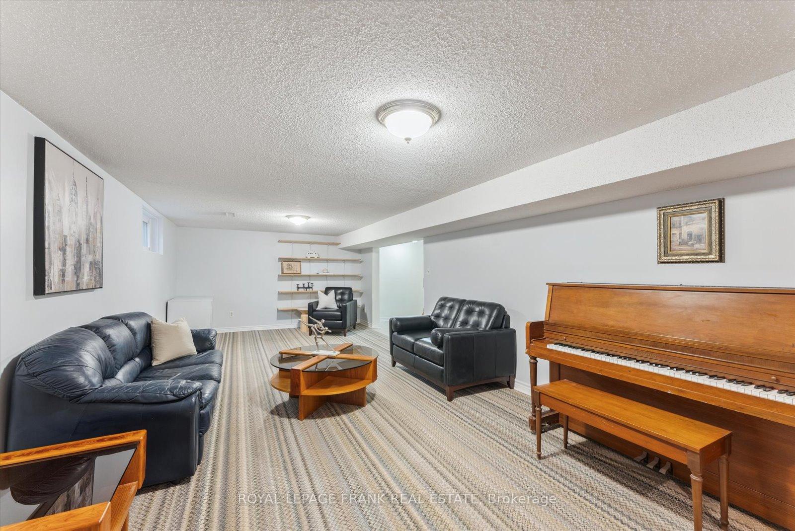 Photo 31 of 285 Cedar Valley Boulevard, Oshawa, Samac — HOMEH