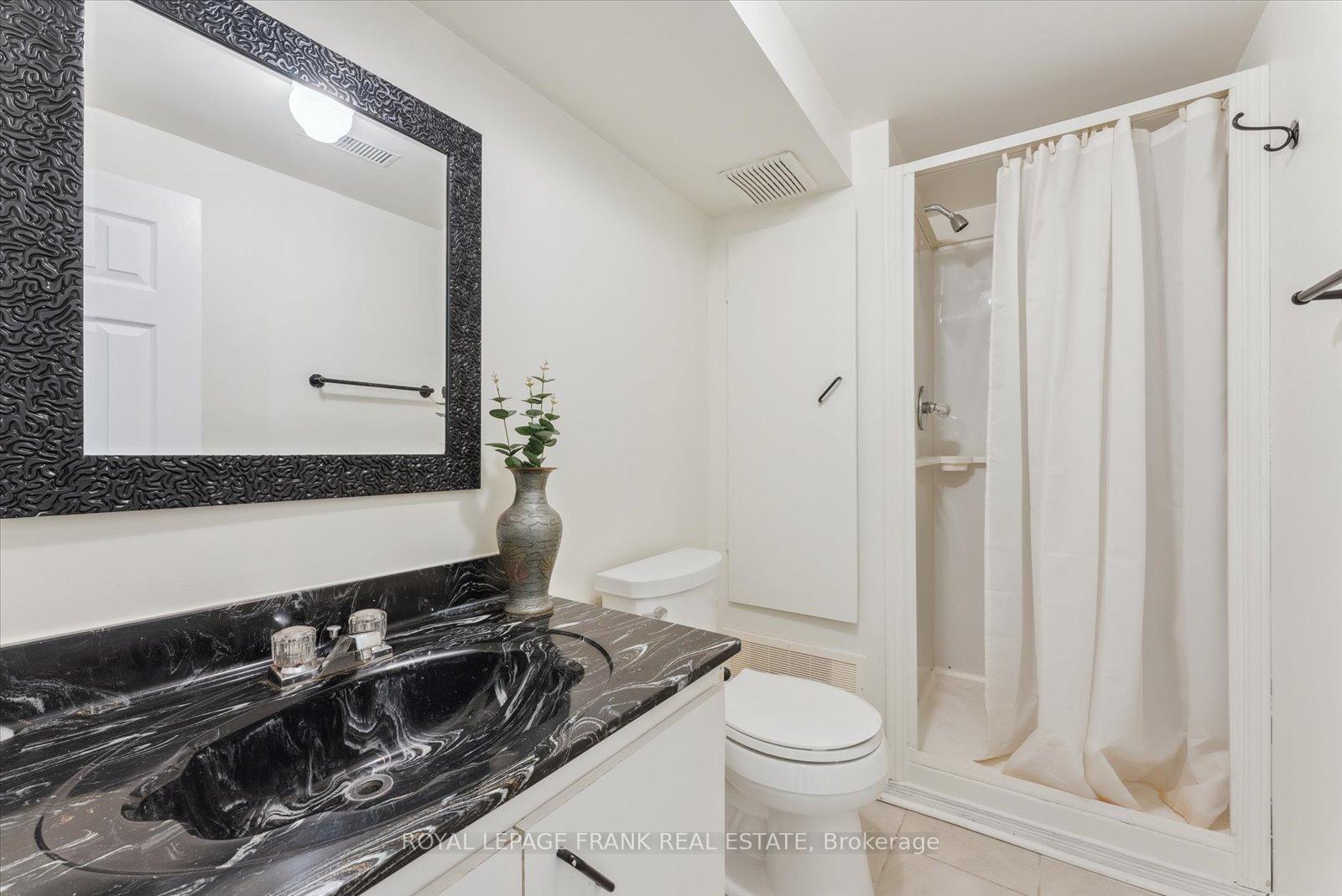 Photo 32 of 285 Cedar Valley Boulevard, Oshawa, Samac — HOMEH