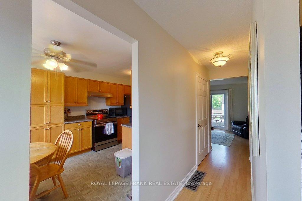Photo 5 of 872 Chamberlain Street, Peterborough, Otonabee Ward 1 — HOMEH