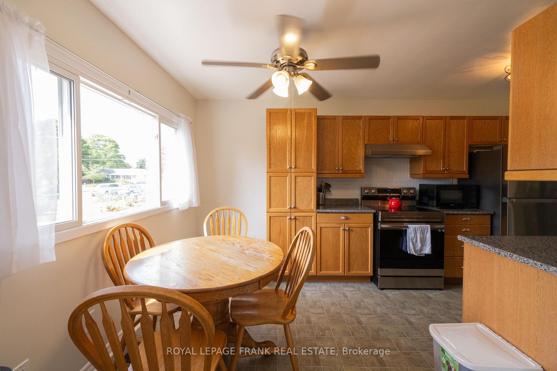 Photo 6 of 872 Chamberlain Street, Peterborough, Otonabee Ward 1 — HOMEH
