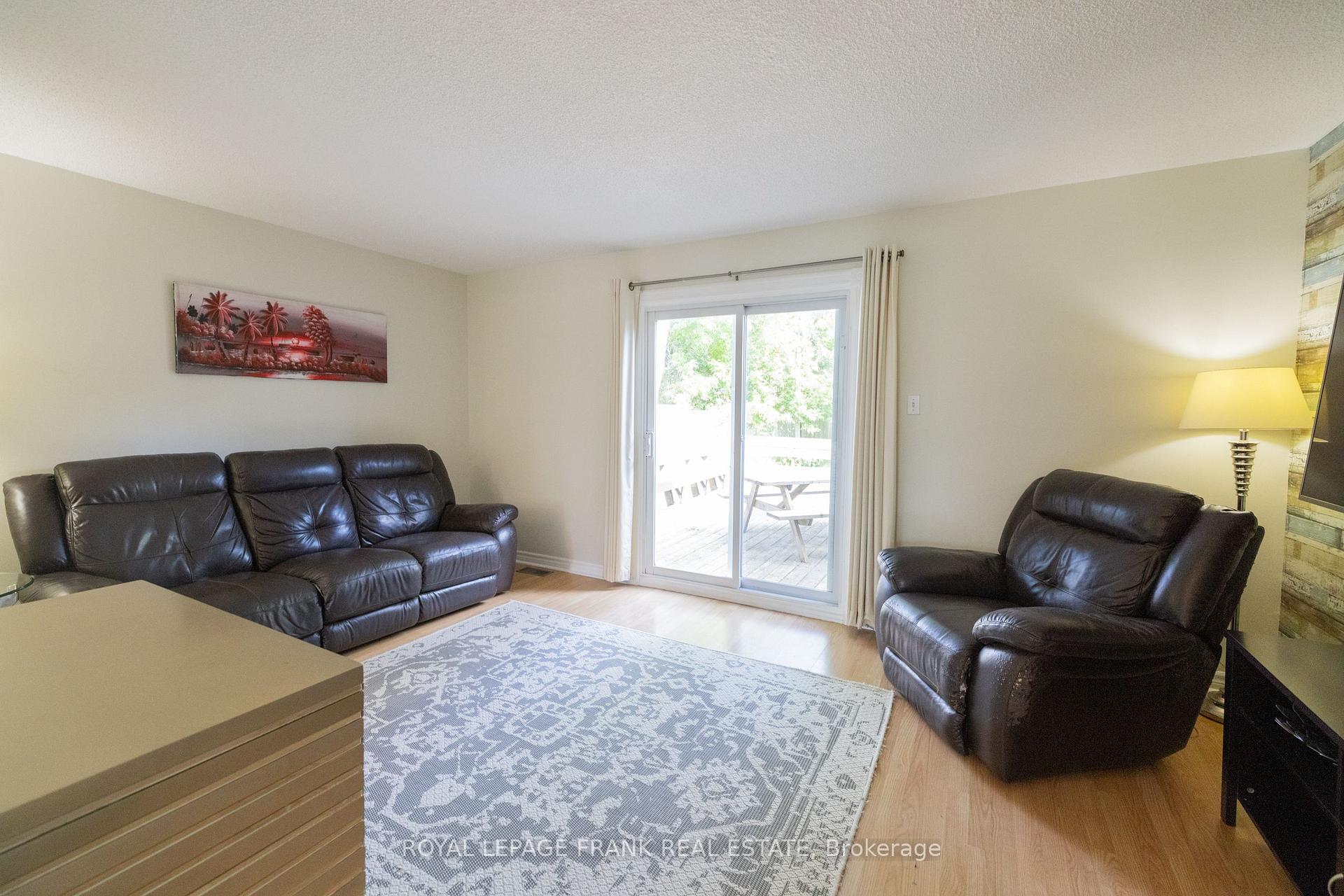 Photo 9 of 872 Chamberlain Street, Peterborough, Otonabee Ward 1 — HOMEH