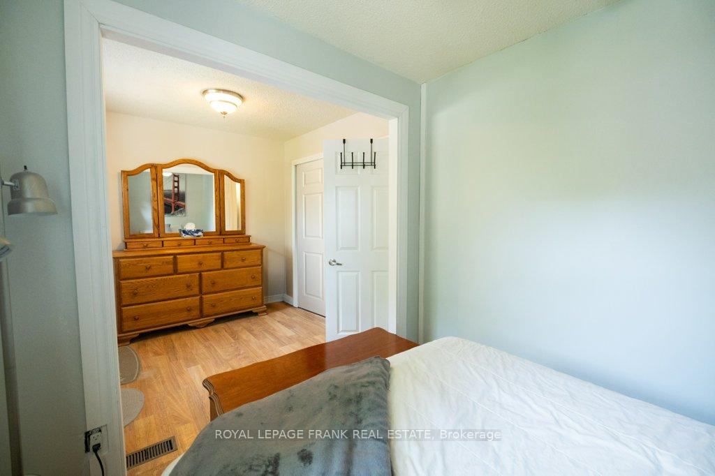 Photo 17 of 872 Chamberlain Street, Peterborough, Otonabee Ward 1 — HOMEH