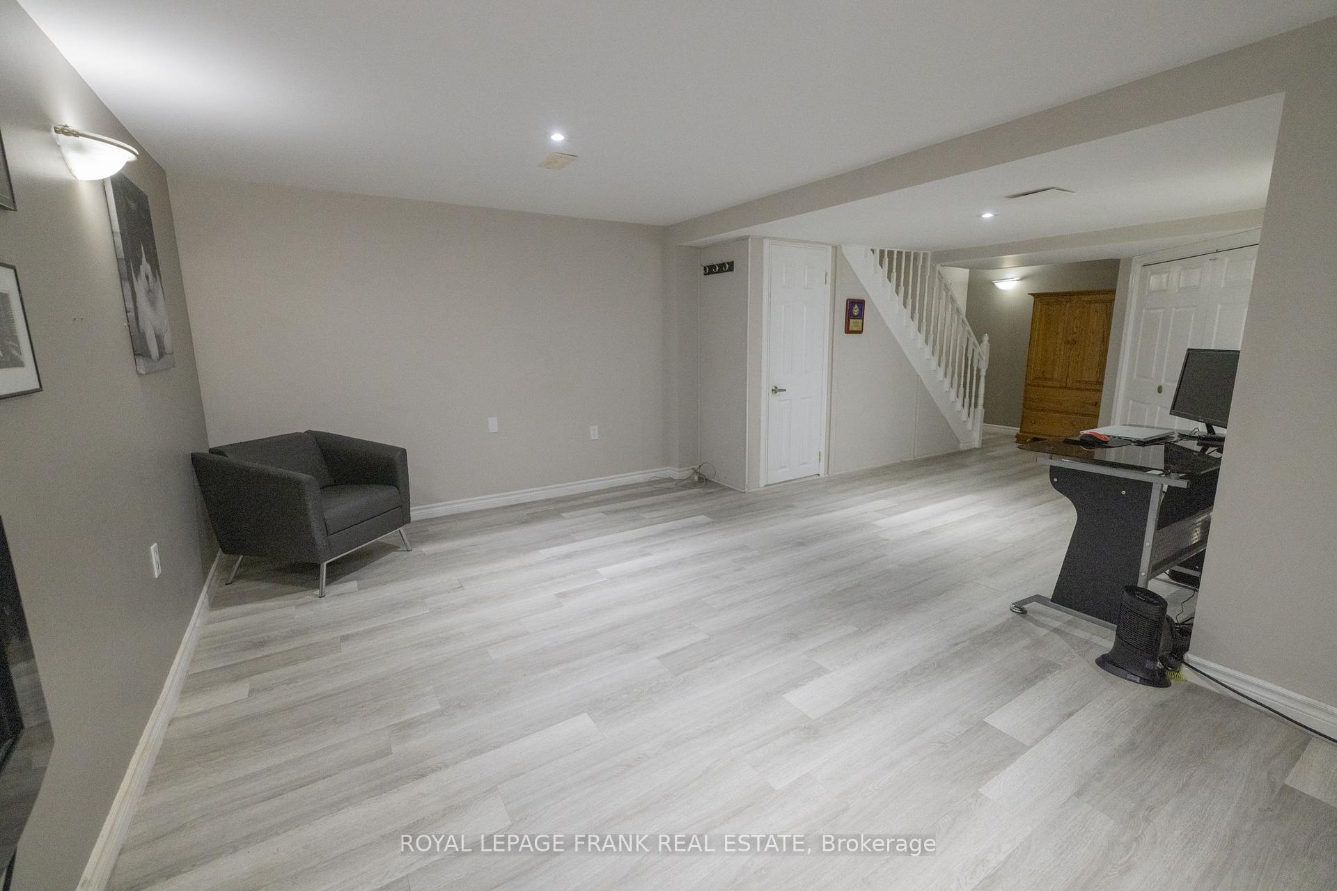 Photo 21 of 872 Chamberlain Street, Peterborough, Otonabee Ward 1 — HOMEH