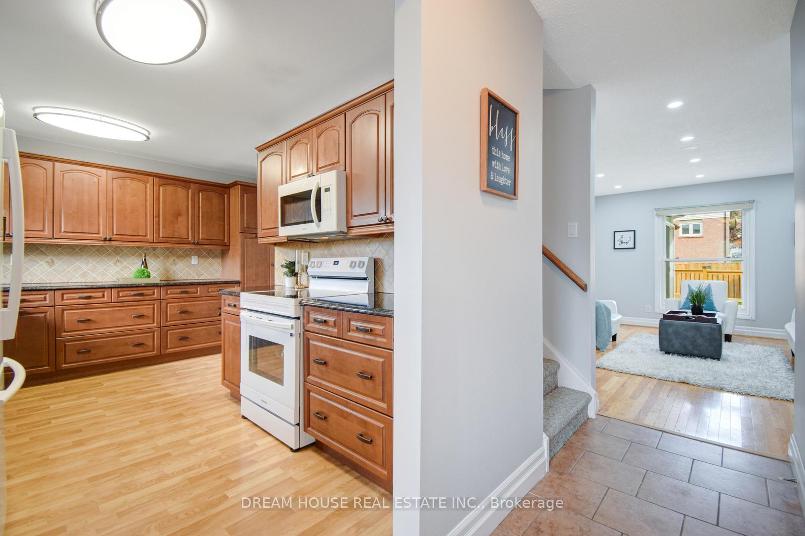 Photo 3 of 399 Dickens Drive, Oshawa, Eastdale — HOMEH