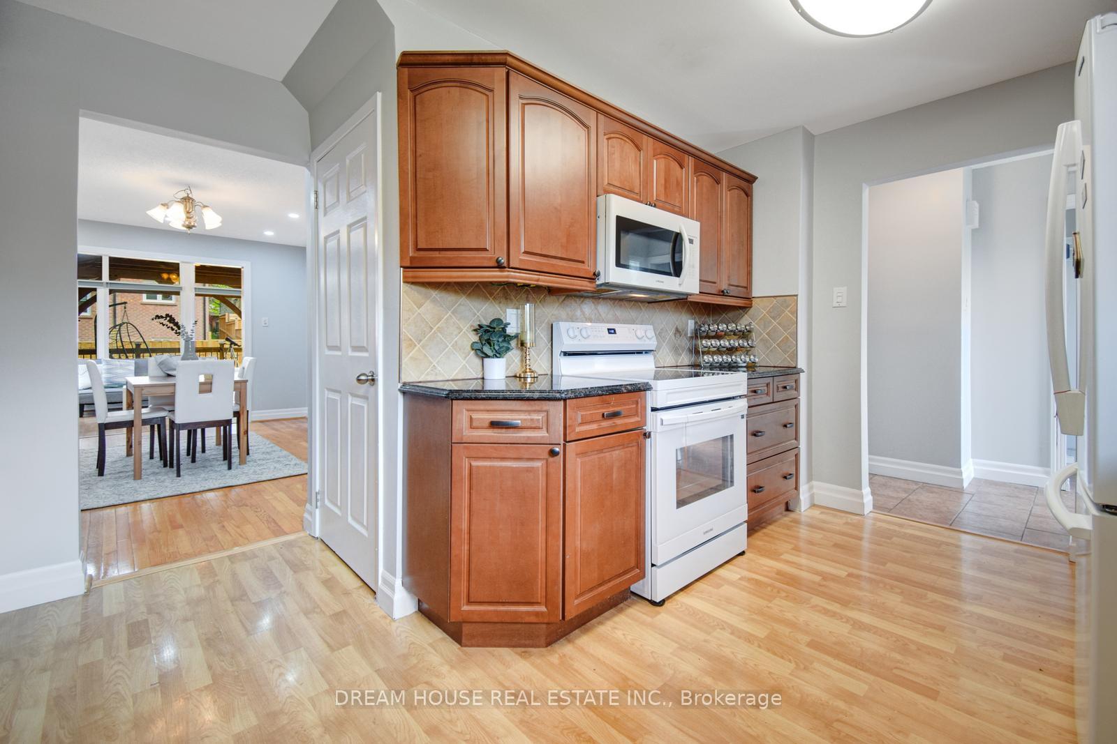 Photo 5 of 399 Dickens Drive, Oshawa, Eastdale — HOMEH