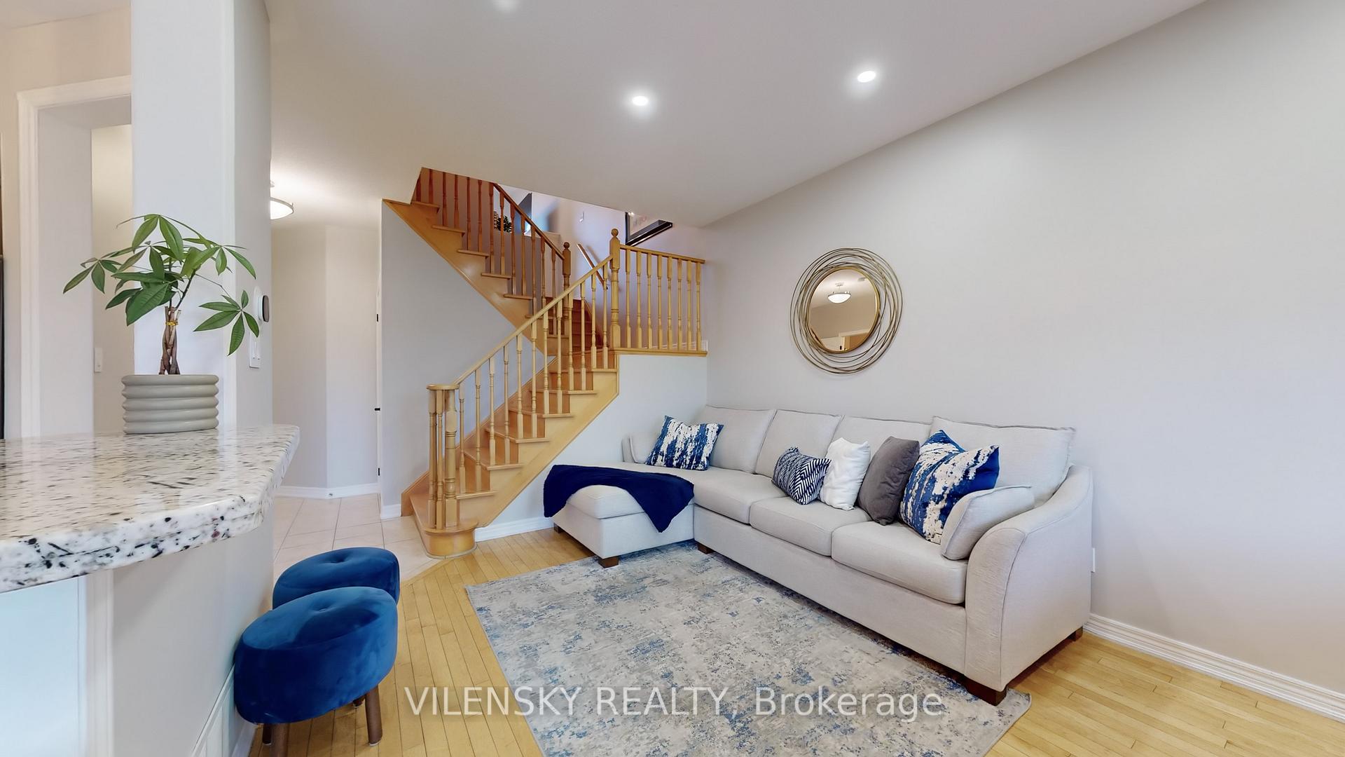 Photo 4 of 65 Bentwood Crescent, Vaughan, Patterson — HOMEH
