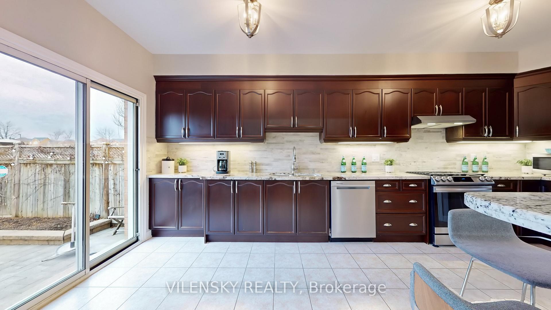 Photo 9 of 65 Bentwood Crescent, Vaughan, Patterson — HOMEH