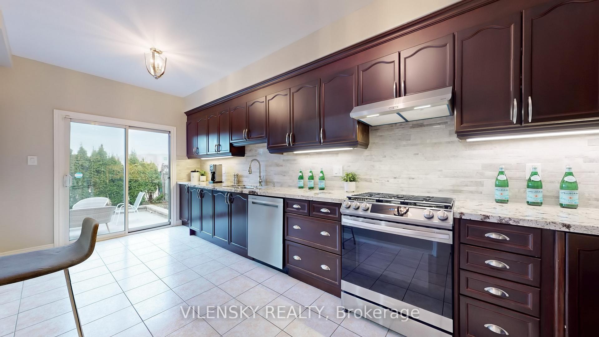 Photo 10 of 65 Bentwood Crescent, Vaughan, Patterson — HOMEH