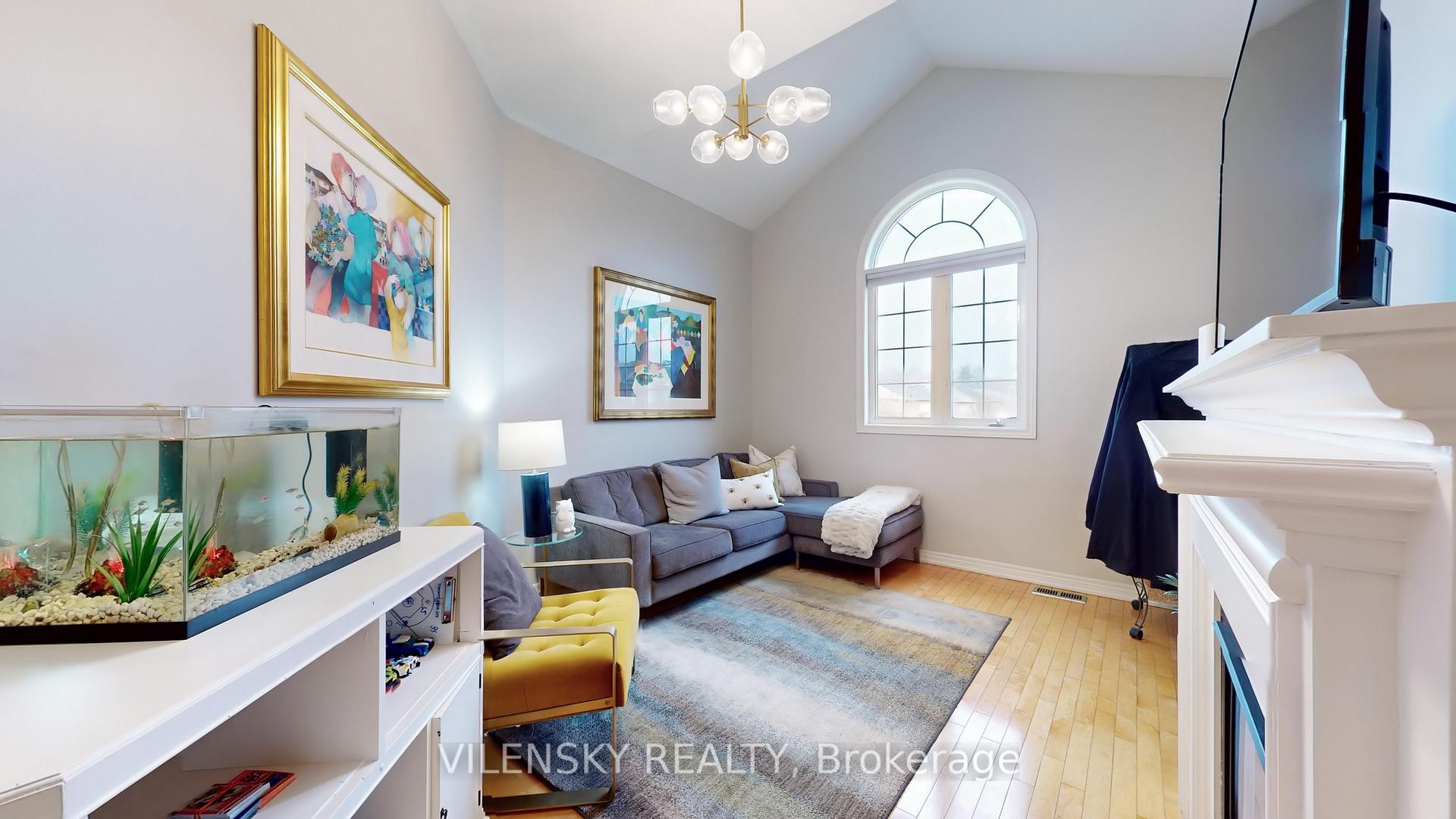 Photo 17 of 65 Bentwood Crescent, Vaughan, Patterson — HOMEH
