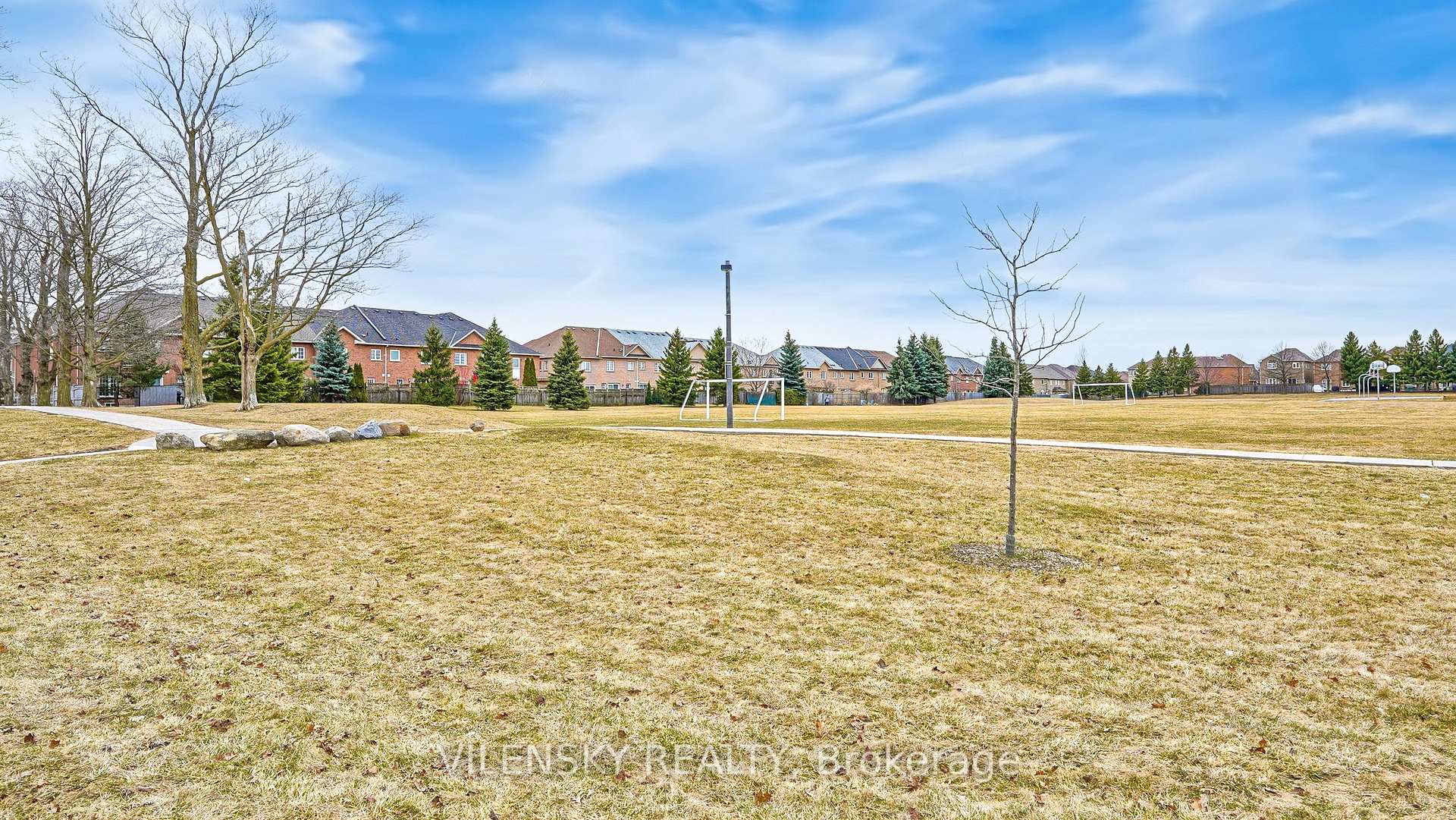 Photo 37 of 65 Bentwood Crescent, Vaughan, Patterson — HOMEH