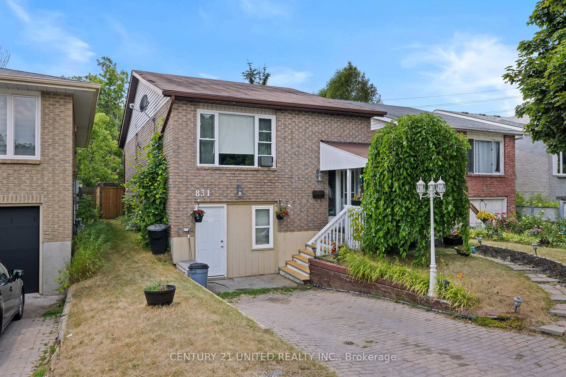 Photo 2 of 831 Mountain Ash Road, Peterborough, Otonabee Ward 1 — HOMEH