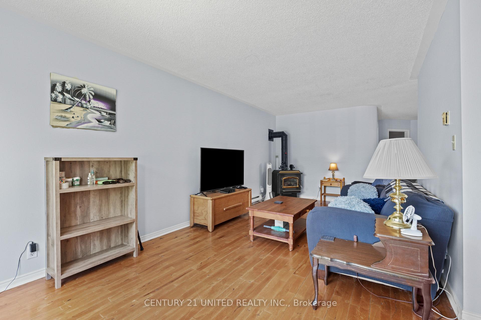 Photo 5 of 831 Mountain Ash Road, Peterborough, Otonabee Ward 1 — HOMEH