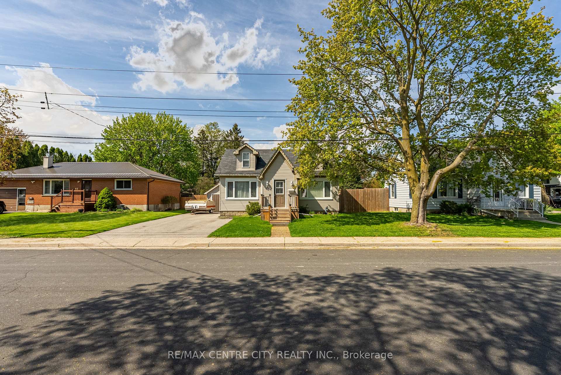 Photo 3 of 85 Pine Street E, Aylmer — HOMEH