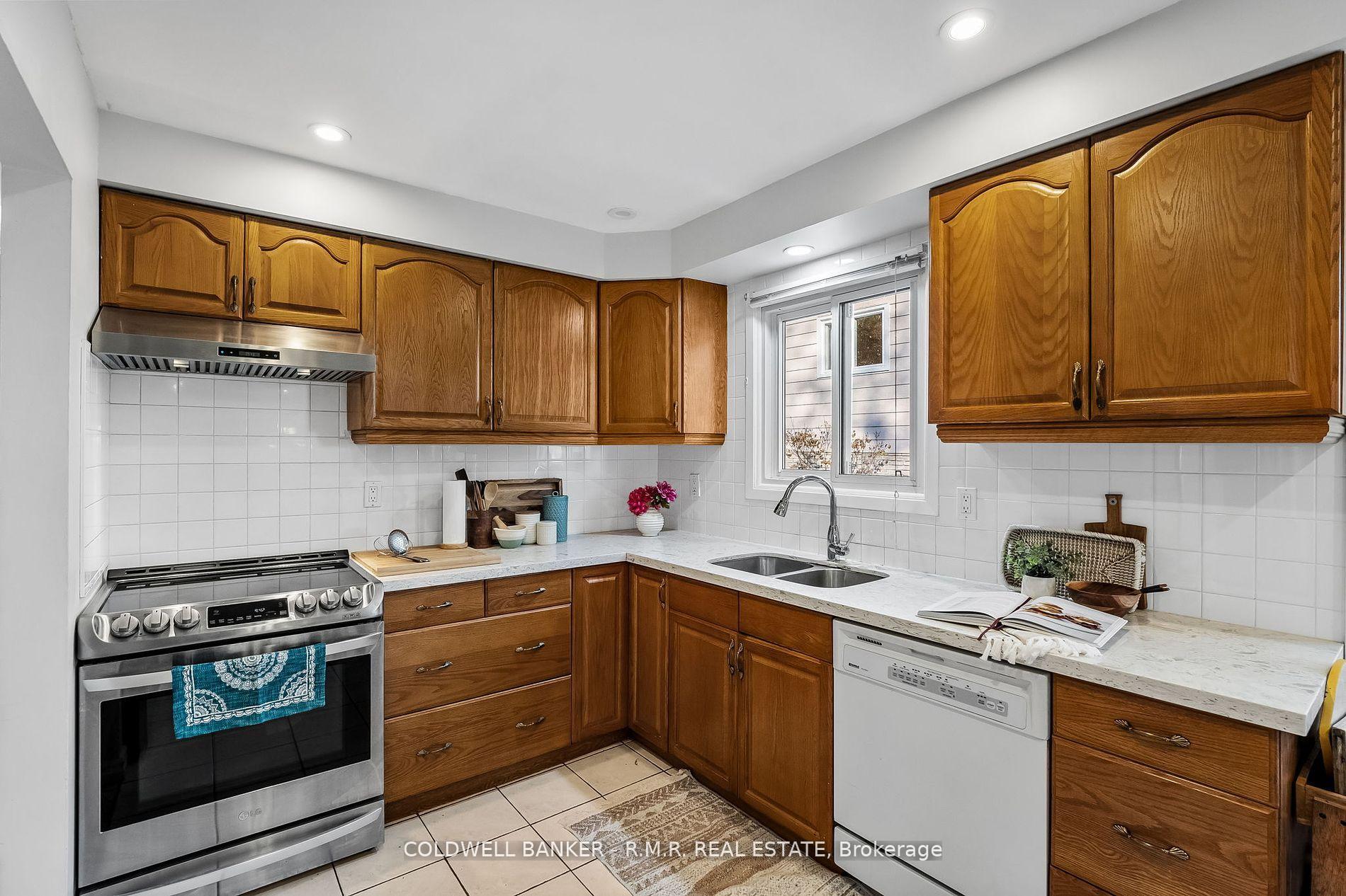 Photo 14 of 53 Guthrie Crescent, Whitby, Lynde Creek — HOMEH