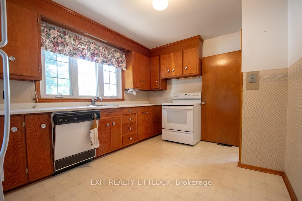 Photo 5 of 751 Chamberlain Street, Peterborough, Otonabee Ward 1 — HOMEH