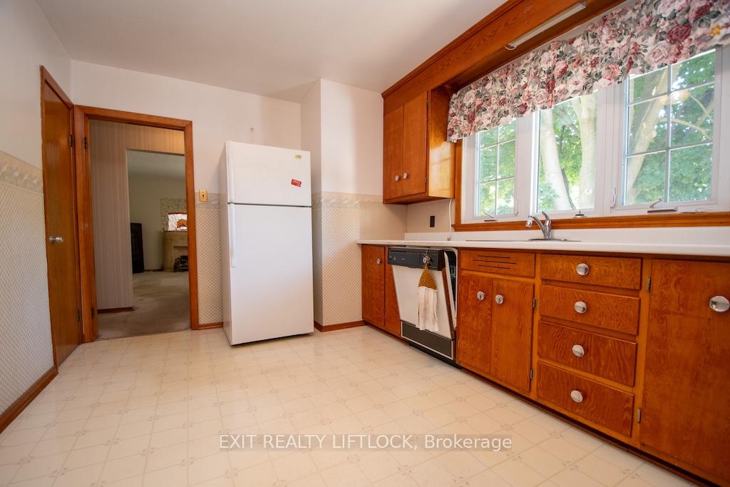 Photo 6 of 751 Chamberlain Street, Peterborough, Otonabee Ward 1 — HOMEH