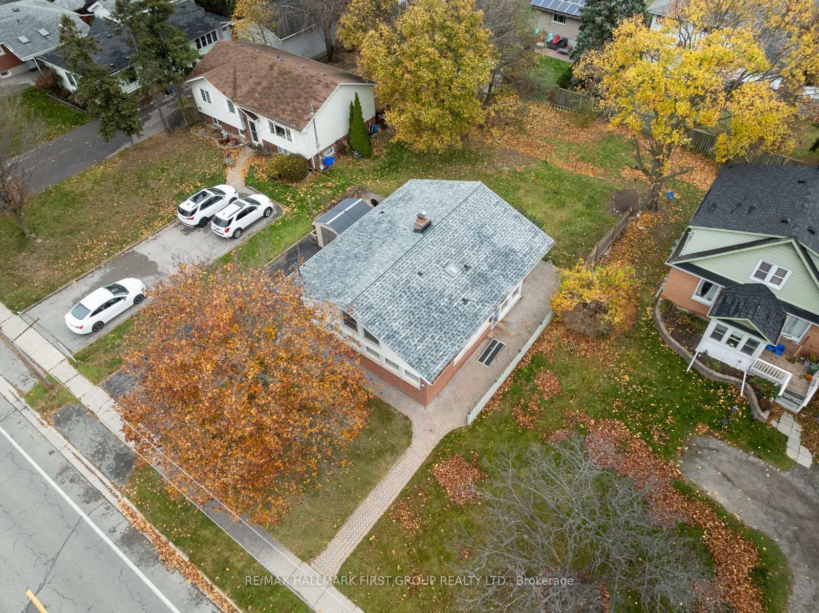 Photo 3 of 247 Gibbons Street, Oshawa, McLaughlin — HOMEH