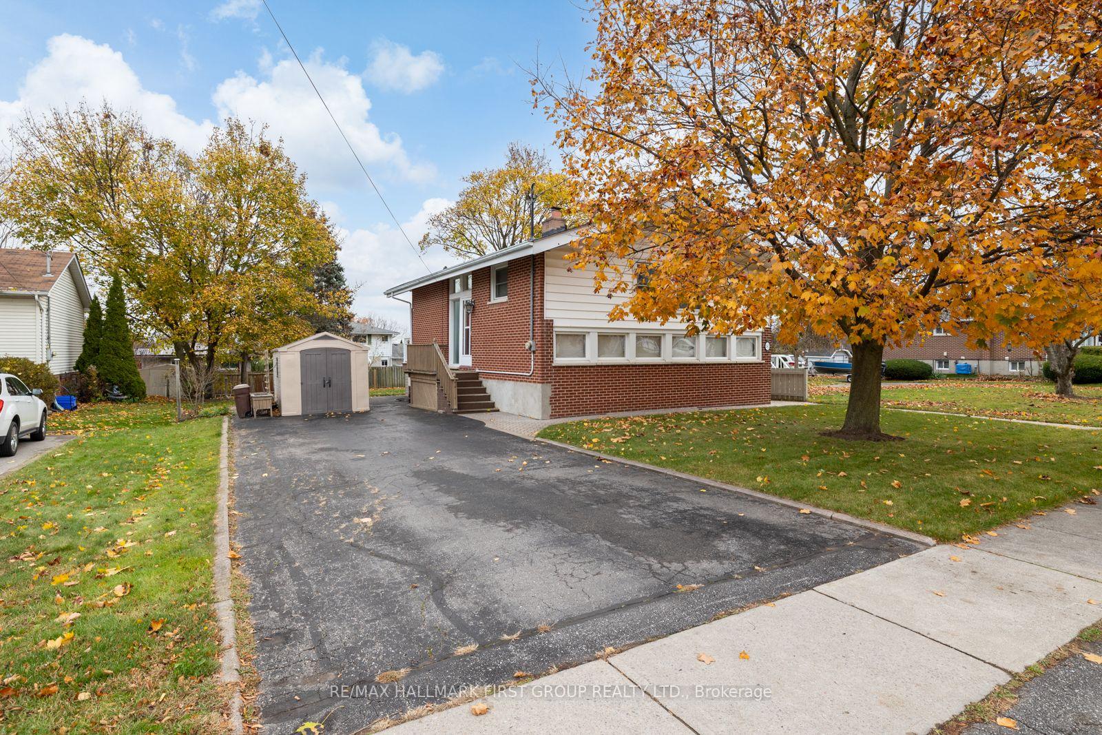 Photo 4 of 247 Gibbons Street, Oshawa, McLaughlin — HOMEH