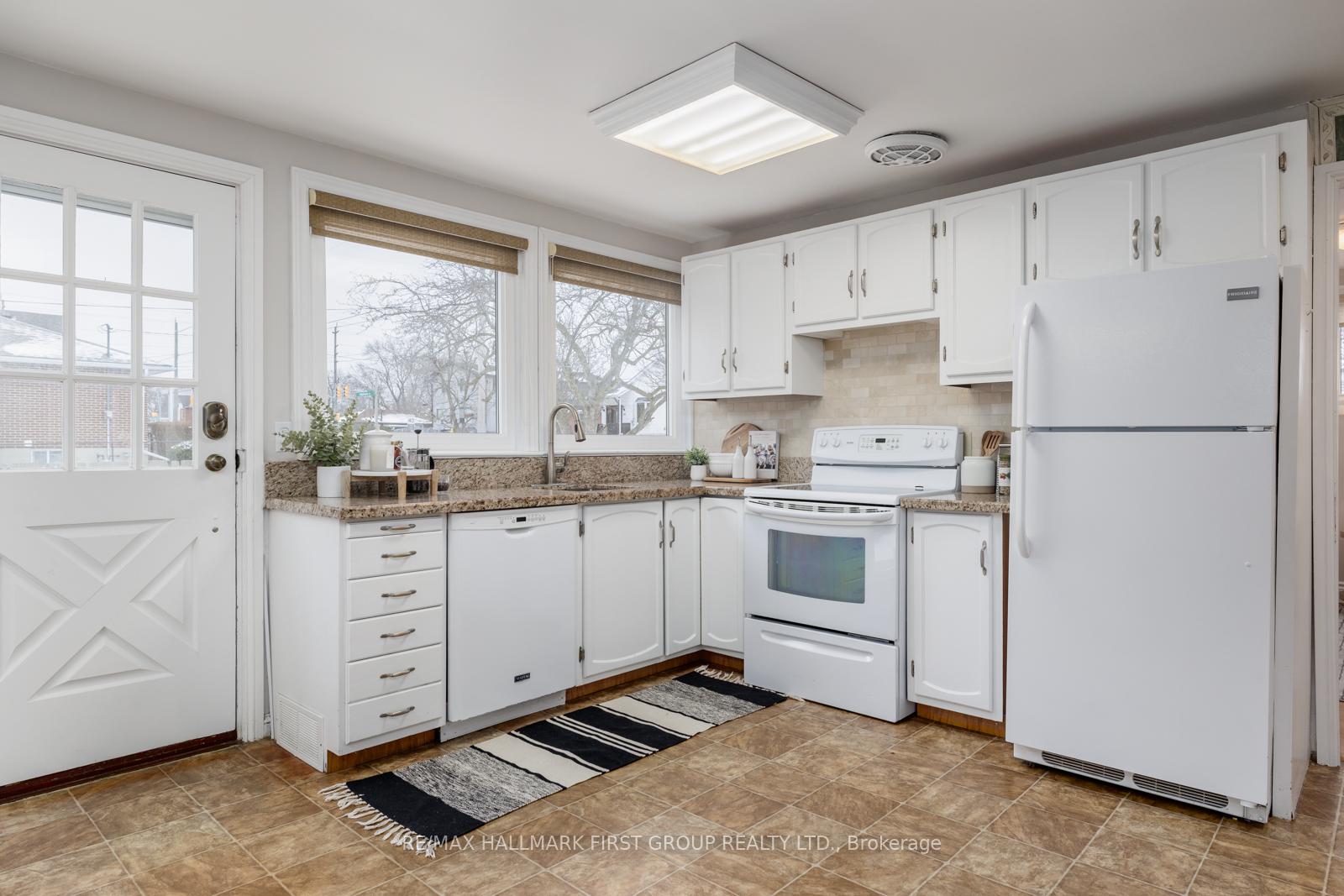 Photo 9 of 247 Gibbons Street, Oshawa, McLaughlin — HOMEH