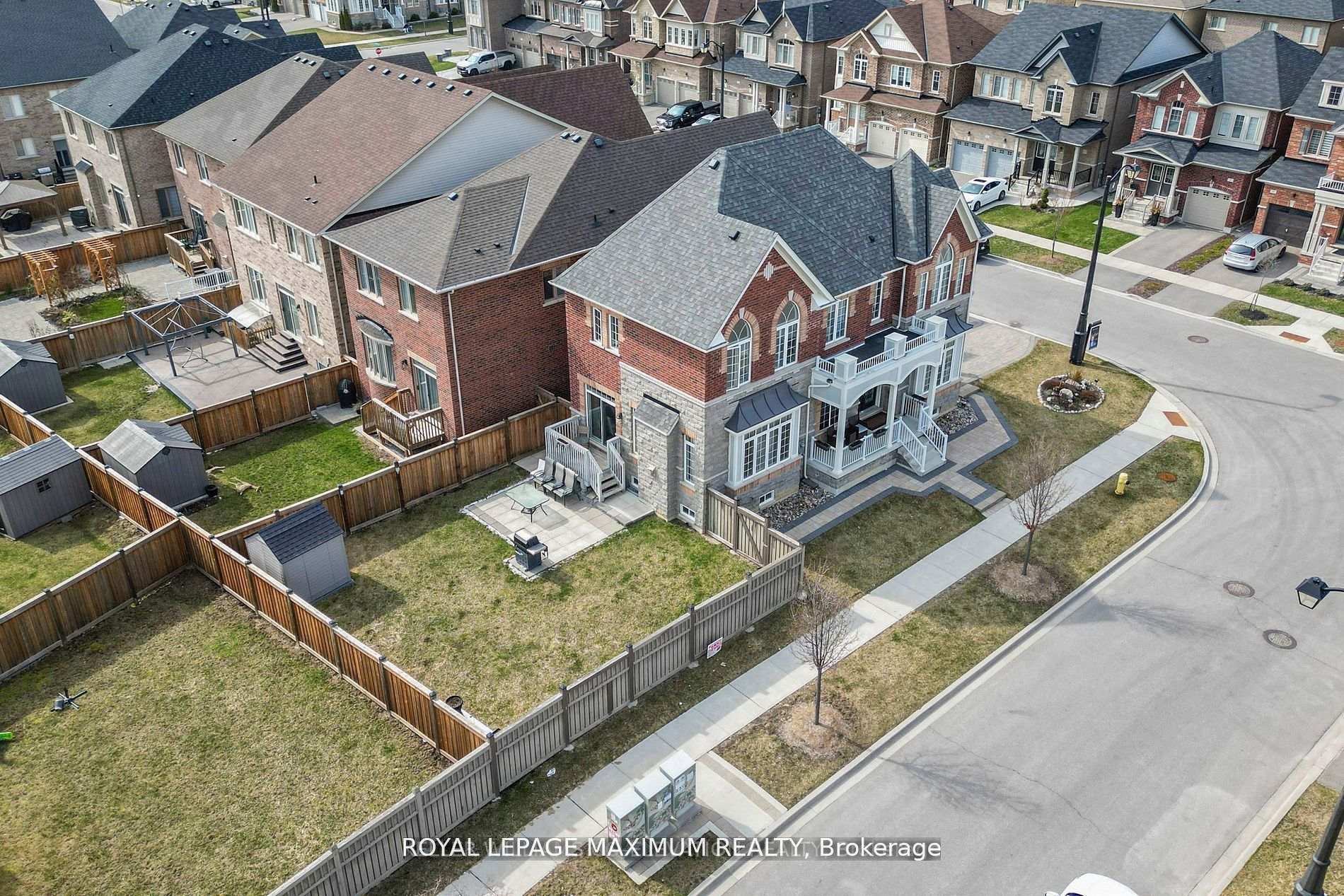 Photo 4 of 29 Red Tree Drive, Vaughan, Kleinburg — HOMEH