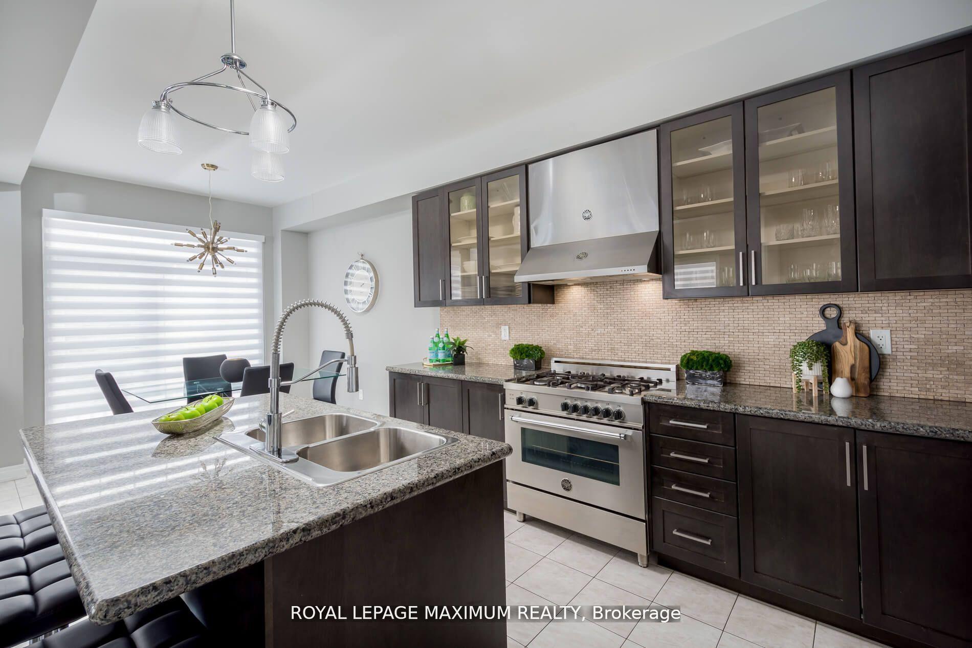 Photo 13 of 29 Red Tree Drive, Vaughan, Kleinburg — HOMEH